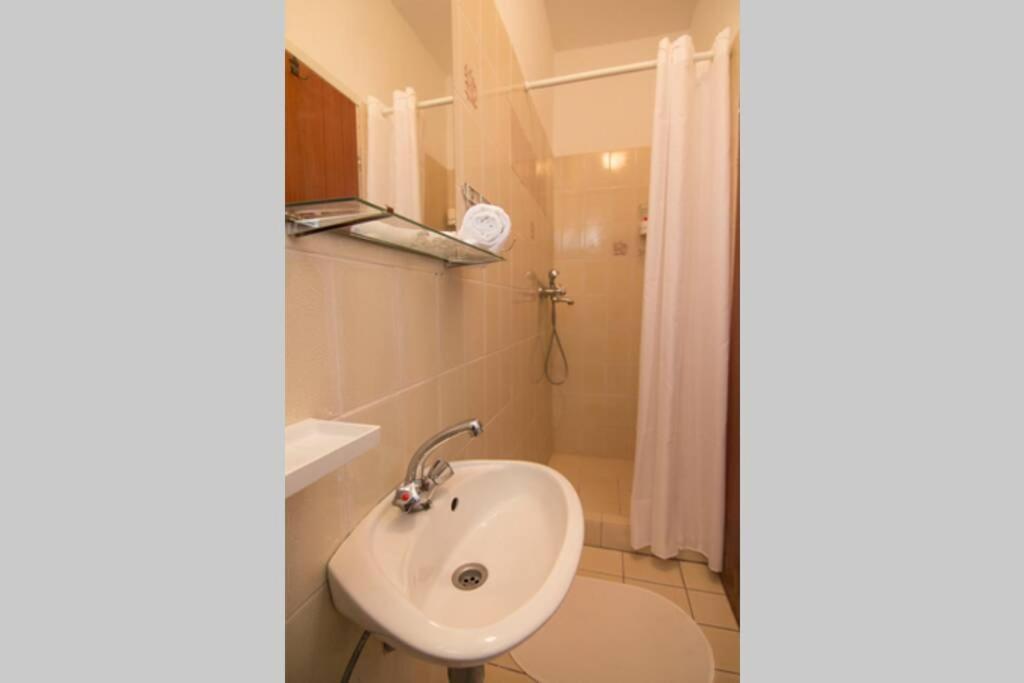 Sea View Room With Kitchen, Balcony&Air Condition Barbat na Rabu ภายนอก รูปภาพ